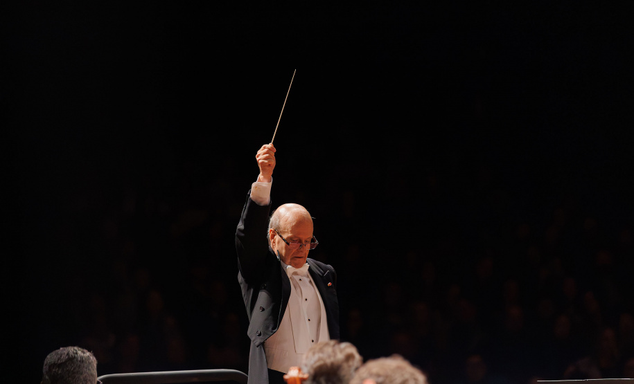 Concerto da Orquestra Sinfônica do Paraná celebra os 70 anos da pianista Analaura de Souza Pinto, uma das fundadoras da OSP