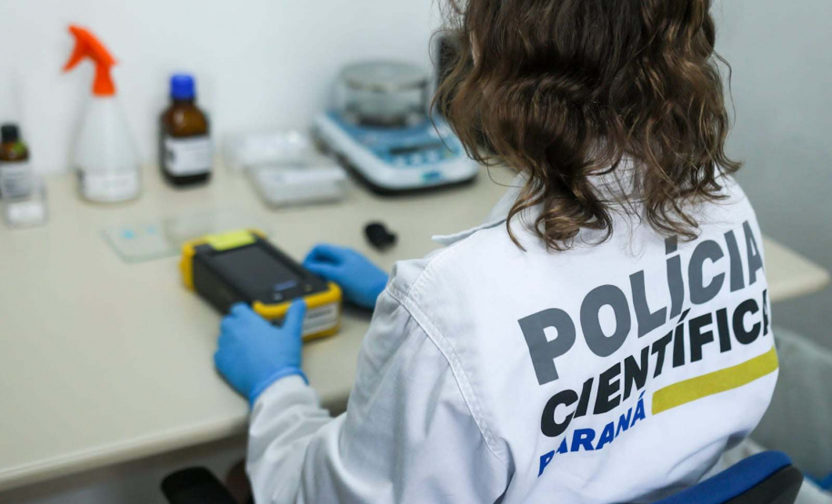 Dos testes de rotina às novas drogas sintéticas: como a Polícia Científica identifica substâncias apreendidas