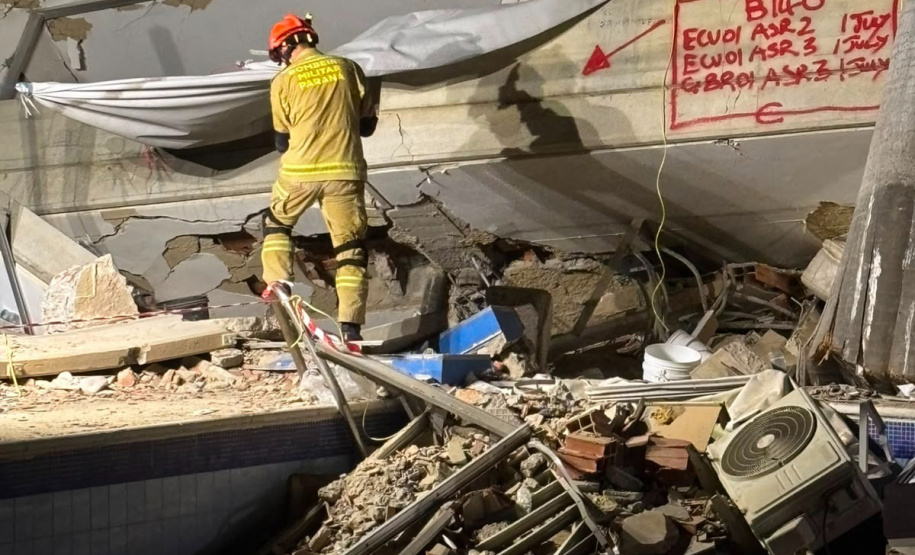 Brasil mantém força-tarefa dos bombeiros em busca de sobreviventes a dois dias do fim da janela de resgate