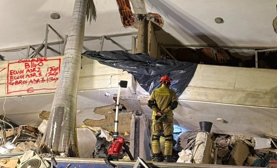 Brasil mantém força-tarefa dos bombeiros em busca de sobreviventes a dois dias do fim da janela de resgate