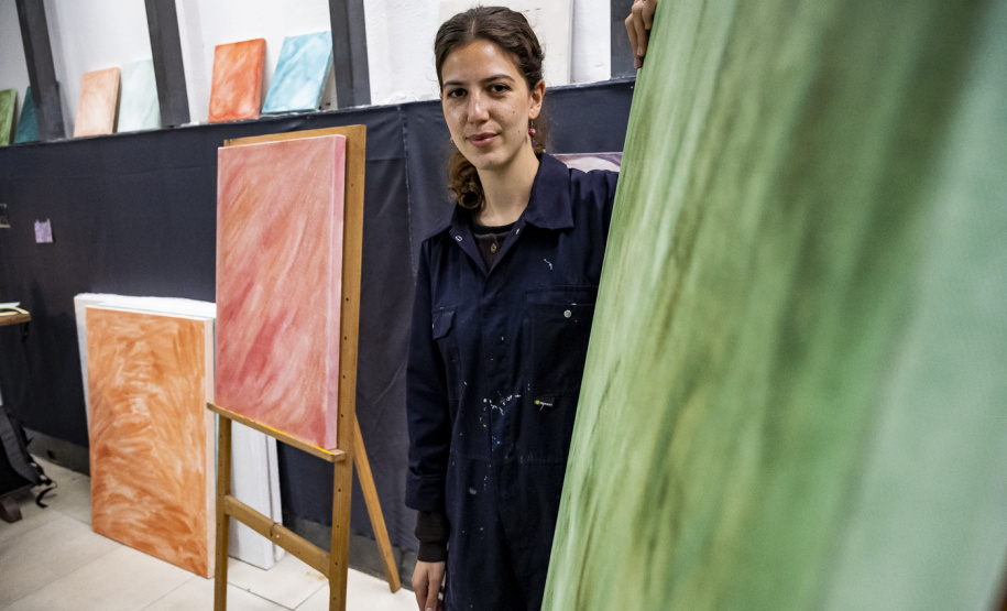 Paisagem, memória e pertencimento: Conheça Aline Bittar Künzel, nova residente artística do Museu Casa Alfredo Andersen