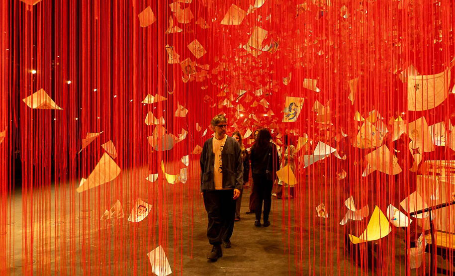 Obra de Chiharu Shiota inspira encontros do Arte para Maiores de se tembro