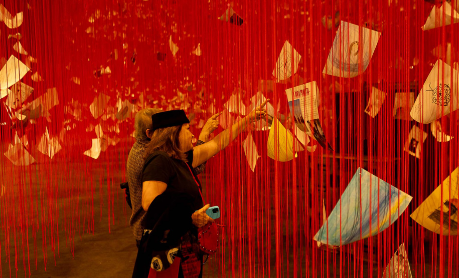 Obra de Chiharu Shiota inspira encontros do Arte para Maiores de se tembro