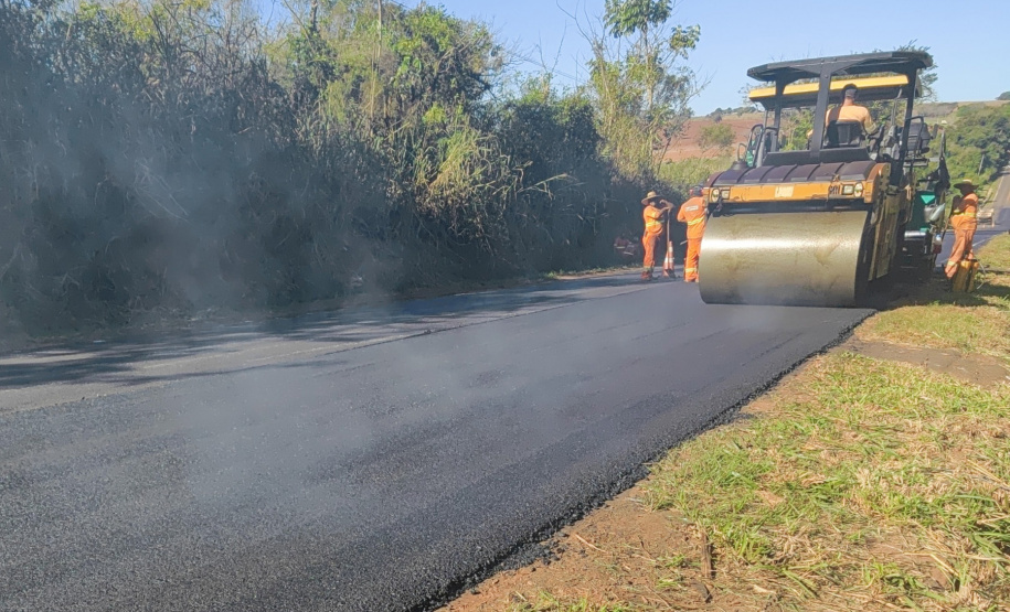 Serviços de conservação na PR-218 entre Paranavaí e Amaporã