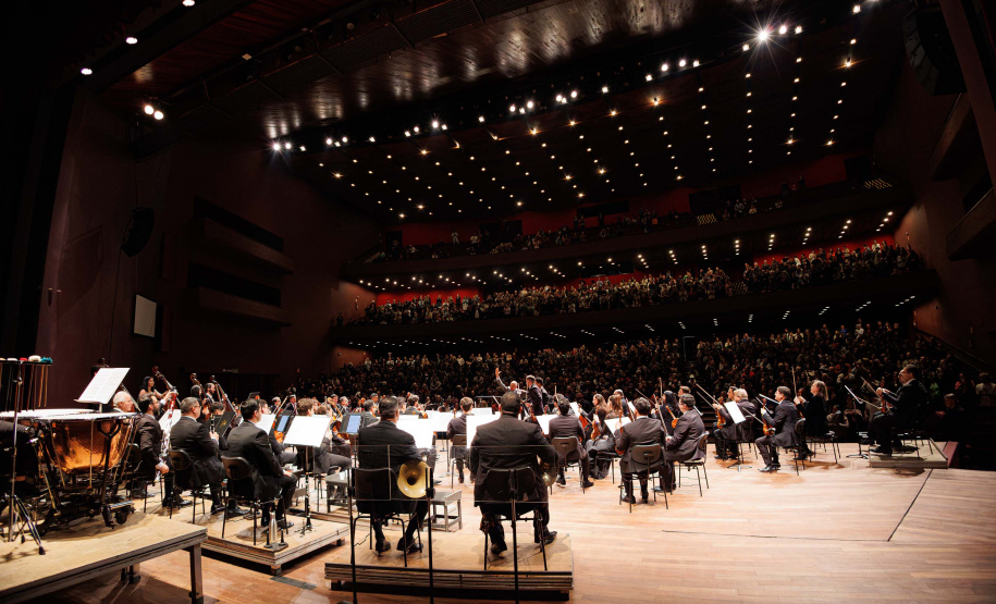 Orquestra Sinfônica do Paraná abre venda de ingressos para concerto com maestra britânica Catherine Larsen-Maguire