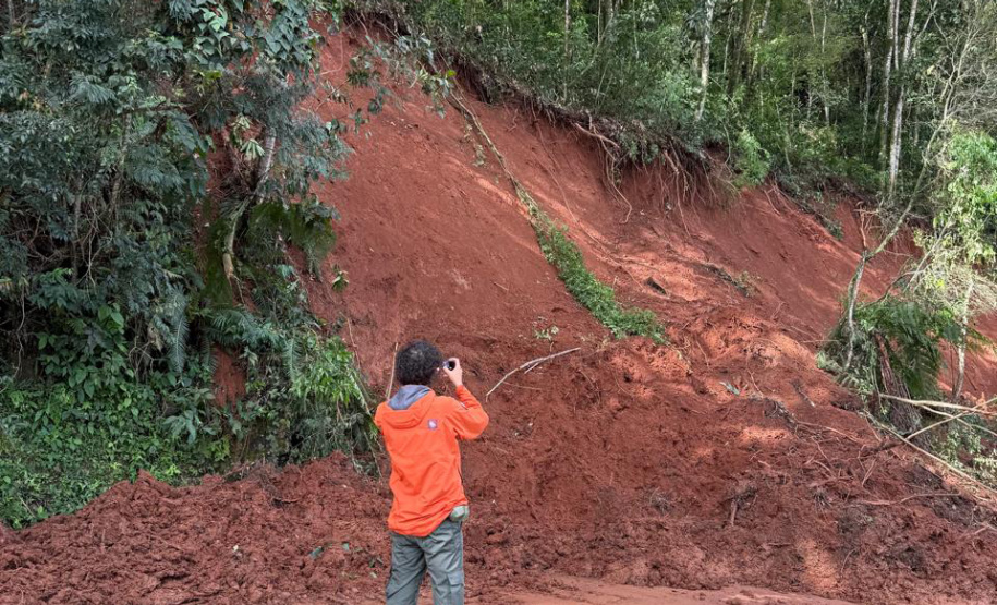 DEFESA CIVIL - Estado, União e municípios iniciam força-tarefa no levantamento de danos em Cerro Azul e Adrianópolis