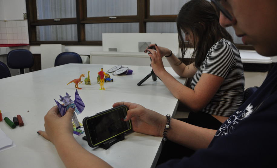 Centro Juvenil de Artes Plásticas abre inscrições para oficinas gratuitas de Moda e Cinema