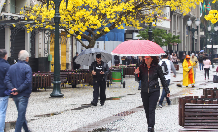 FRENTES FRIAS E SISTEMAS DE BAIXA PRESSÃO TRARÃO CHUVA ACIMA DA MÉDIA EM SETEMBRO, PREVÊ SIMEPAR
