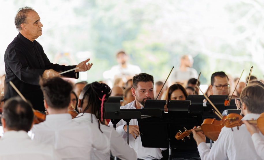 Orquestra Sinfônica do Paraná apresenta neste sábado (26) repertório que celebra a música e a cultura paranaense no Auditório do MON