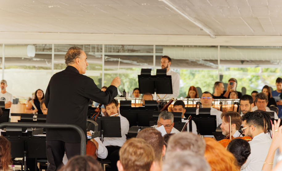Orquestra Sinfônica do Paraná apresenta neste sábado (26) repertório que celebra a música e a cultura paranaense no Auditório do MON