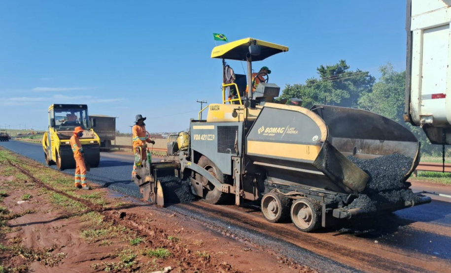Conservação da PR-090 entre Bela Vista do Paraíso e Alvorada do Sul.