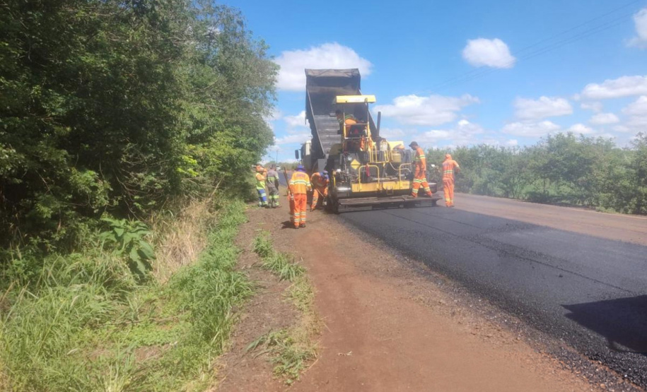 Conservação da PR-436 entre Bandeirantes e Abatiá.