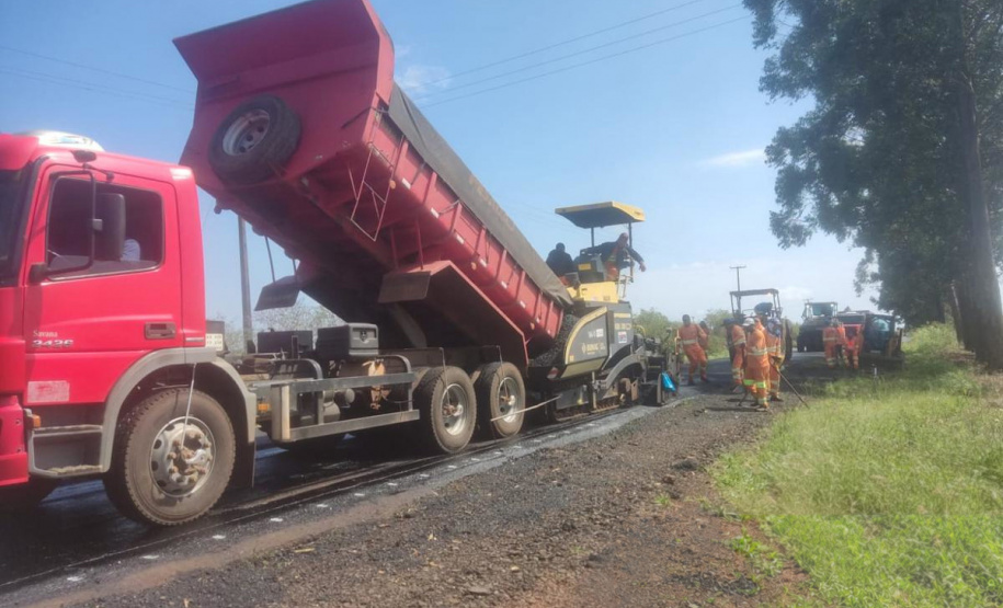 Conservação da PR-436 entre Bandeirantes e Abatiá.