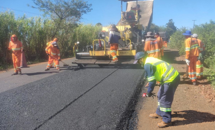 Conservação da PR-436 entre Bandeirantes e Abatiá.