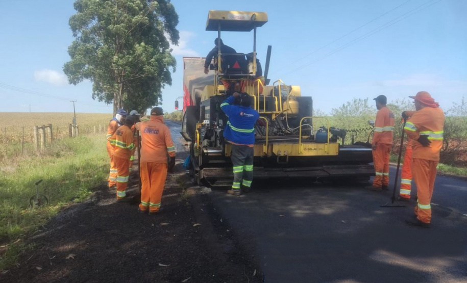Conservação da PR-436 entre Bandeirantes e Abatiá.