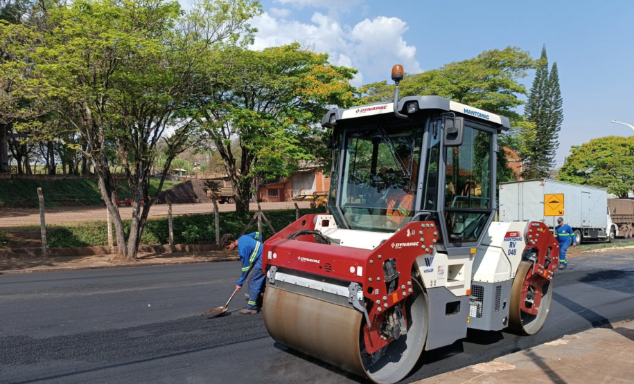 Serviços de conservação na PR-457 em São Pedro do Ivaí