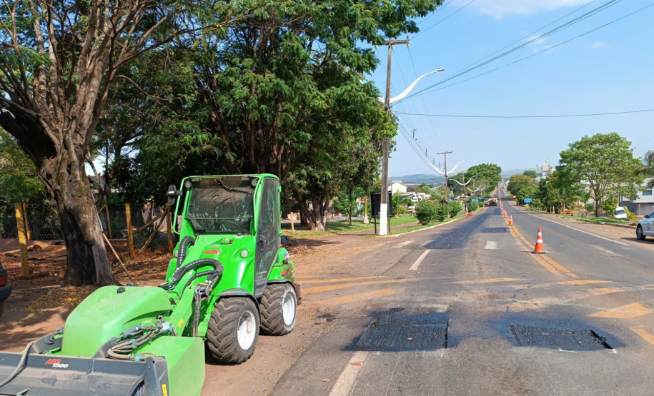 Serviços de conservação na PR-457 em São Pedro do Ivaí