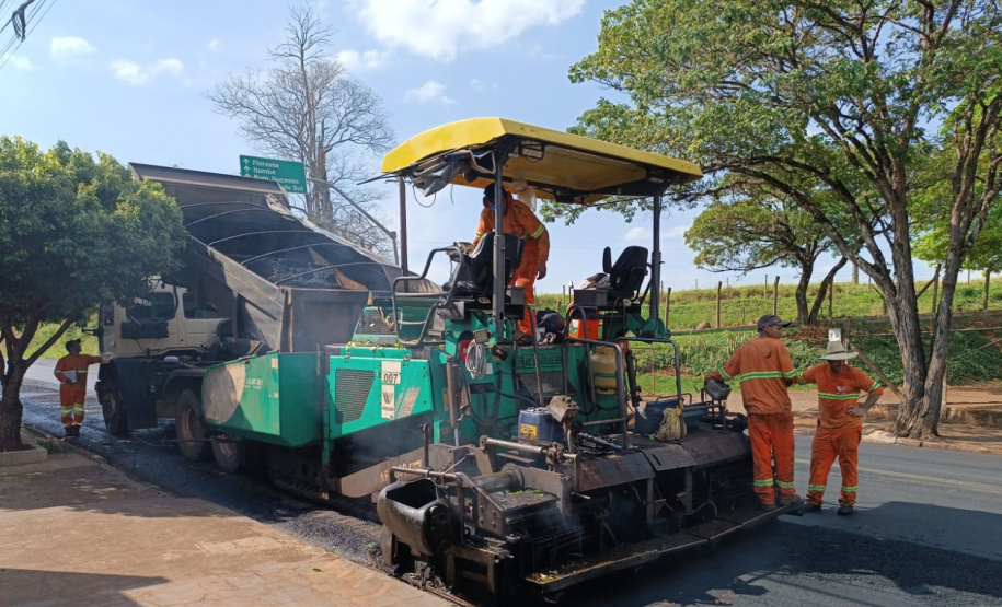 Serviços de conservação na PR-457 em São Pedro do Ivaí