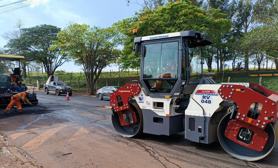 Serviços de conservação na PR-457 em São Pedro do Ivaí