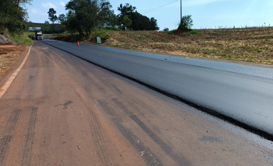 Serviços de conservação na PR-457 em São Pedro do Ivaí
