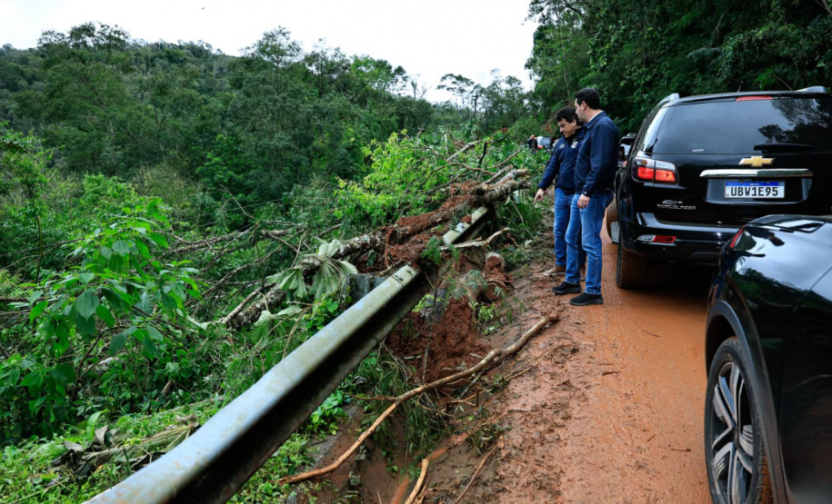 DESLIZAMENTO TERRA CHUVA