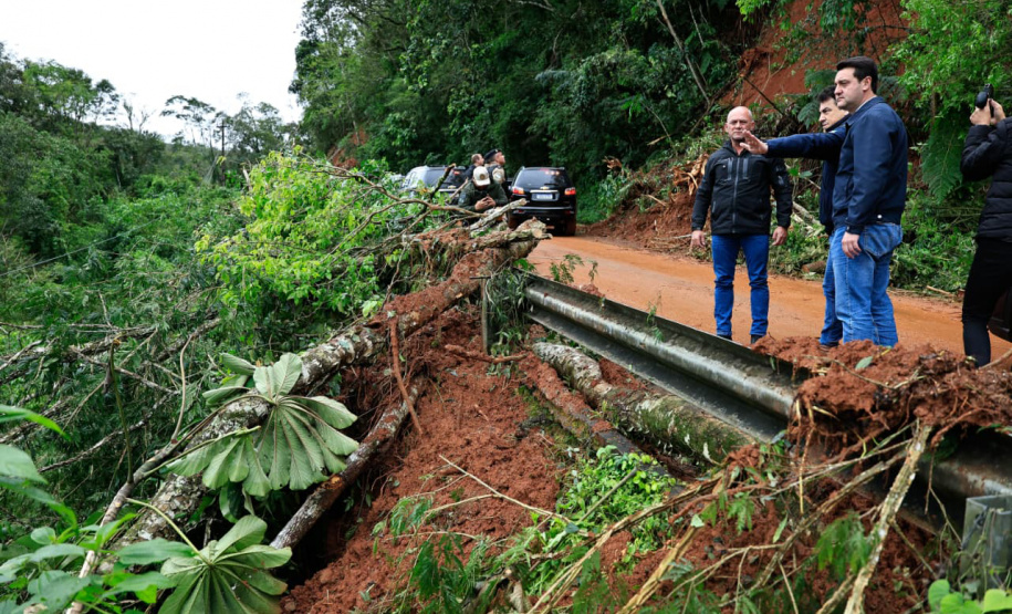 DESLIZAMENTO TERRA CHUVA