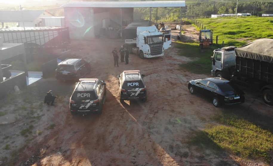 PCPR apreende R$ 48 mil, veículos, embarcações e armas em operação contra fraude milionária