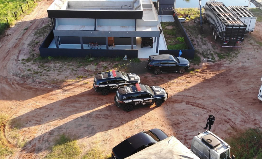 PCPR apreende R$ 48 mil, veículos, embarcações e armas em operação contra fraude milionária