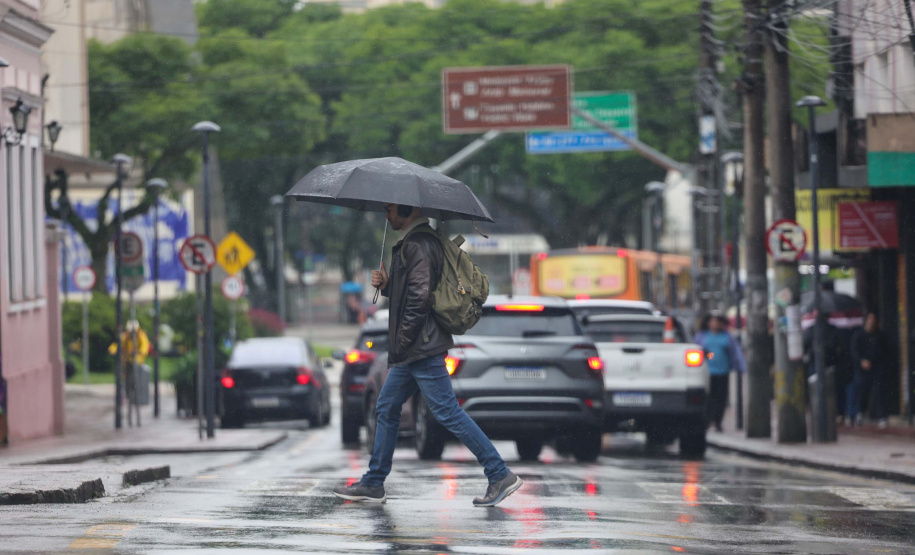 CHUVA VOLUMOSA FAZ 16 CIDADES PARANAENSES ATINGIREM A MÉDIA DO MÊS EM 12 DIAS