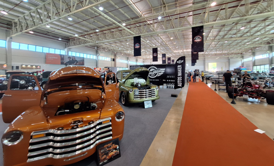 VIAJE PARANÁ - Old & Low Car Curitiba movimenta turismo e espera receber mais de 2 0 mil visitantes