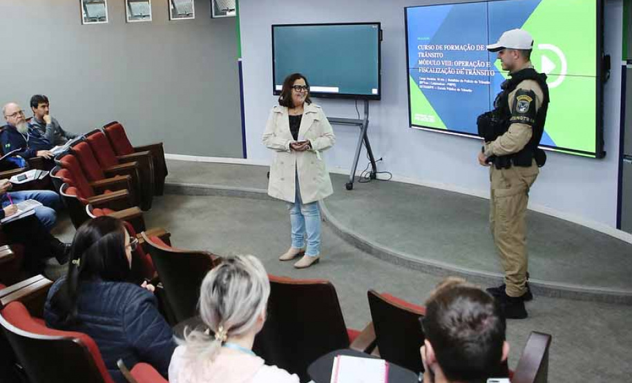 Detran-PR capacita 82 agentes de trânsito com curso inédito