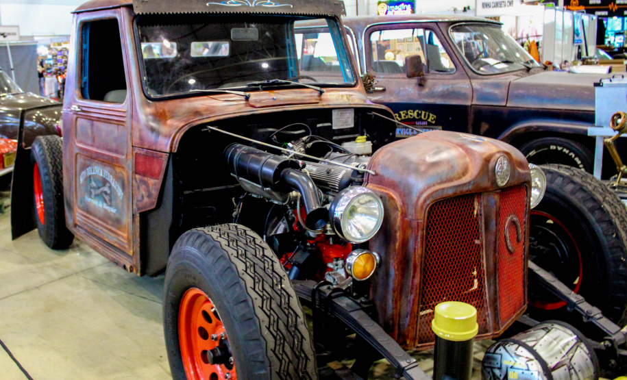 Curitiba recebe 7ª Old & Low Car e fomenta turismo sobre rodas no Estado