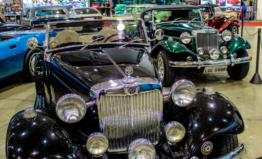 Curitiba recebe 7ª Old & Low Car e fomenta turismo sobre rodas no Estado