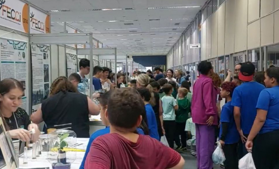 FECCI 2026 reunirá milhares de estudantes em um grande encontro de ciência em Curitiba