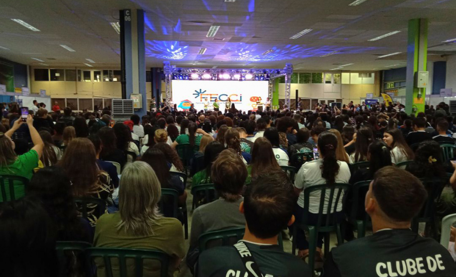 FECCI 2026 reunirá milhares de estudantes em um grande encontro de ciência em Curitiba