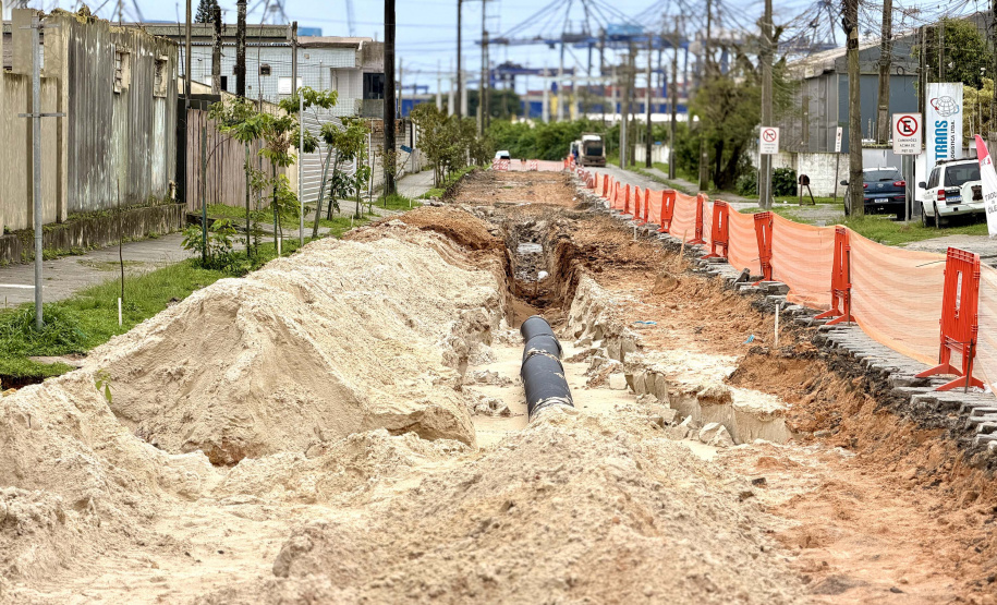 Portos do Paraná avança com obras de pavimentação em Paranaguá