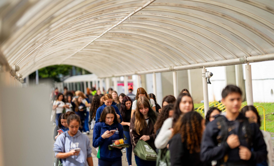 Dia do professor: evento para incentivo à docência reúne 800 estudantes em Curitiba e Maringá