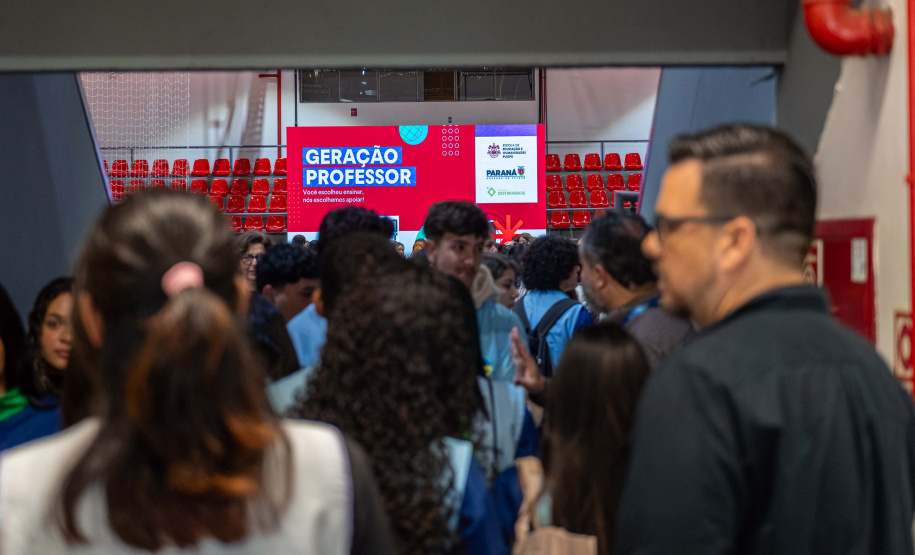 Dia do professor: evento para incentivo à docência reúne 800 estudantes em Curitiba e Maringá