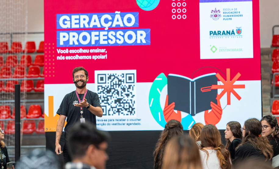 Dia do professor: evento para incentivo à docência reúne 800 estudantes em Curitiba e Maringá