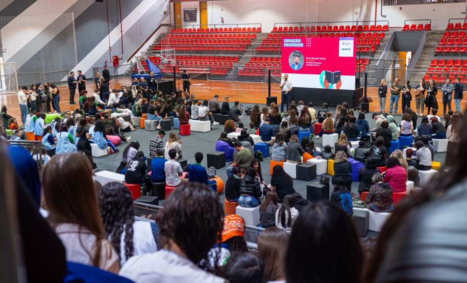 Dia do professor: evento para incentivo à docência reúne 800 estudantes em Curitiba e Maringá