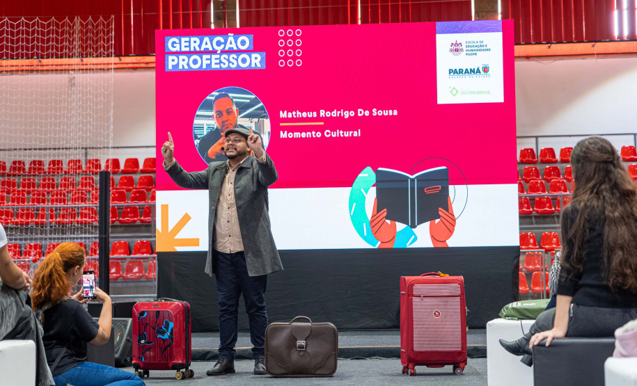 Dia do professor: evento para incentivo à docência reúne 800 estudantes em Curitiba e Maringá