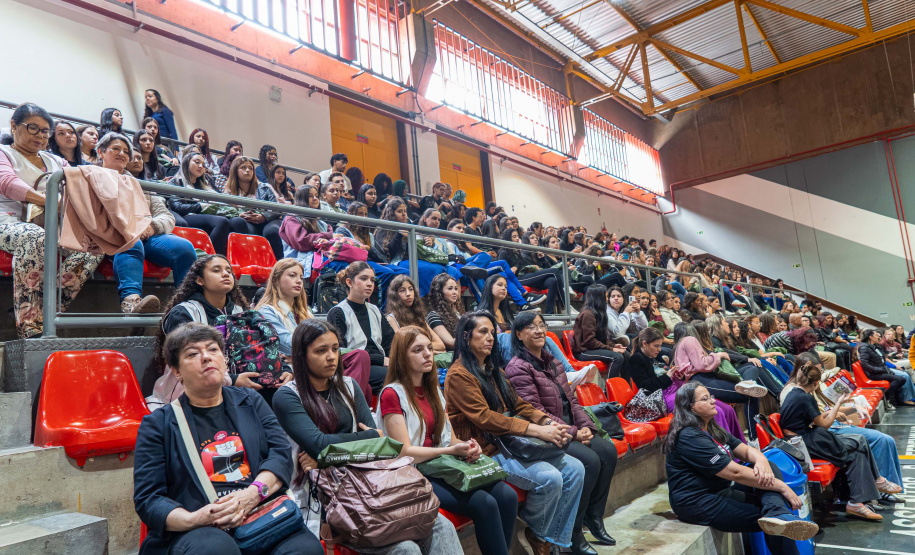 Dia do professor: evento para incentivo à docência reúne 800 estudantes em Curitiba e Maringá