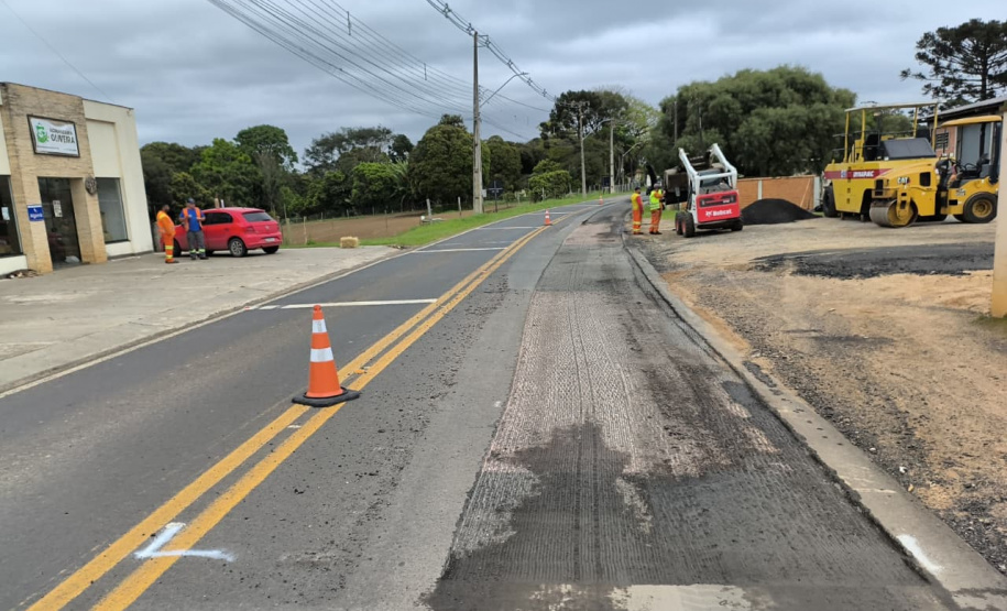 Conservação do pavimento na PR-438 entre Ponta Grossa e Fernandes Pinheiro.