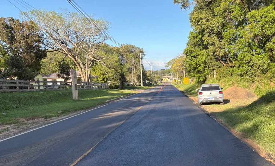 Conservação do pavimento na PR-438 entre Ponta Grossa e Fernandes Pinheiro.