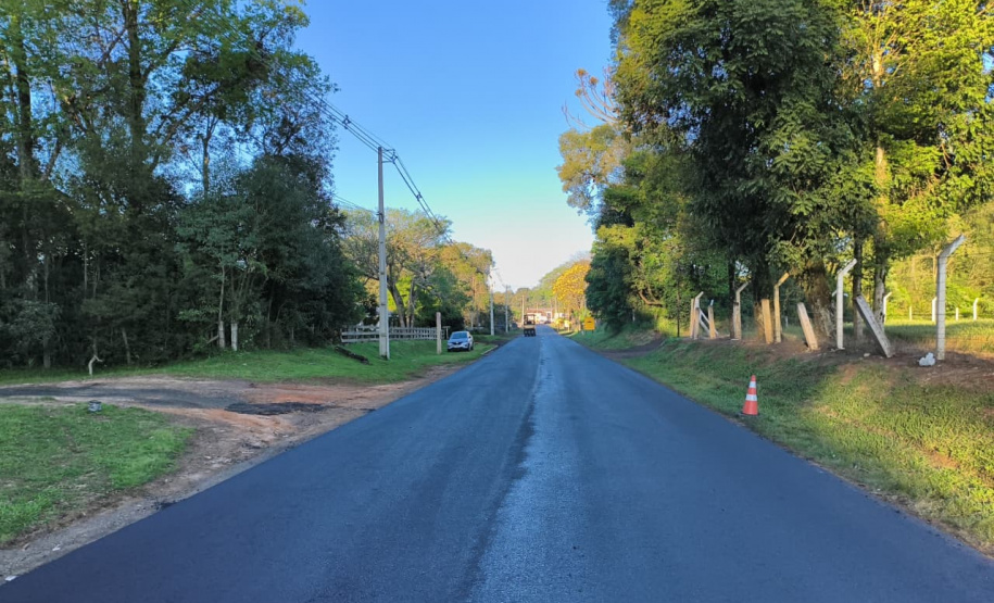 Conservação do pavimento na PR-438 entre Ponta Grossa e Fernandes Pinheiro.