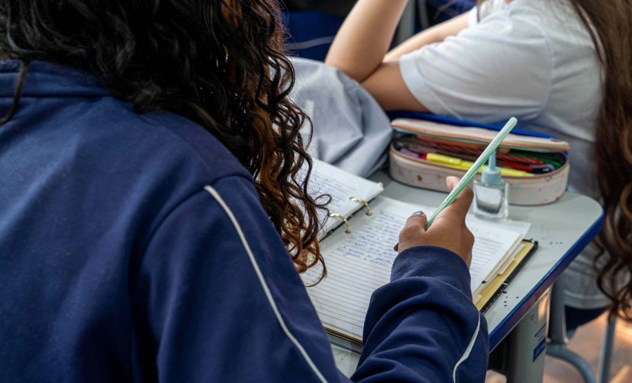 Bets, escala 6x1 e SUS: professores da rede estadual apontam possíveis temas da redação do Enem 2026