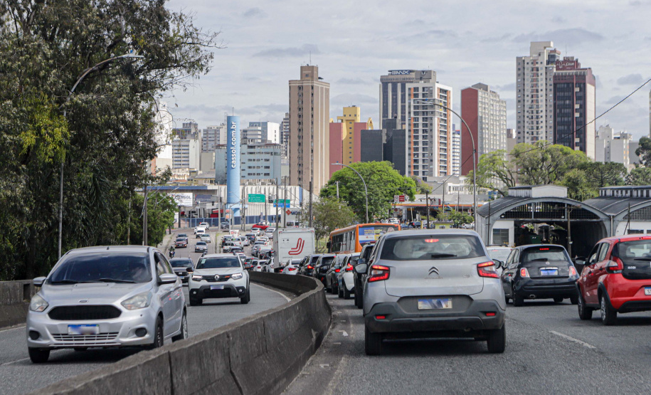Curitiba, Itambaracá e Agudos do Sul: veja quais cidades lideram aumento de frota de veículos no último ano