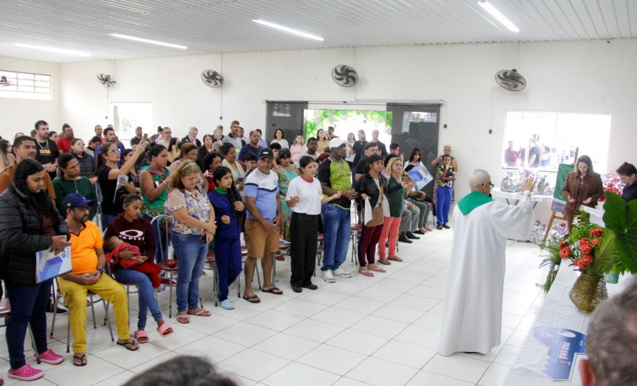 Entrega de casas do programa Vida Nova em Jandaia do Sul