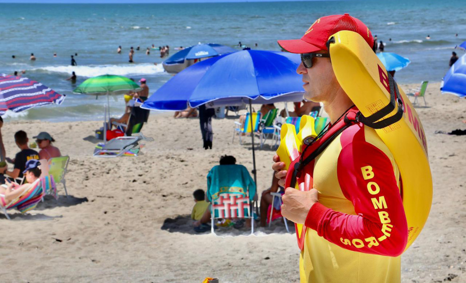 Bombeiros reforçam prevenção no Litoral durante feriado de Finados e preparam efetivo para o Verão