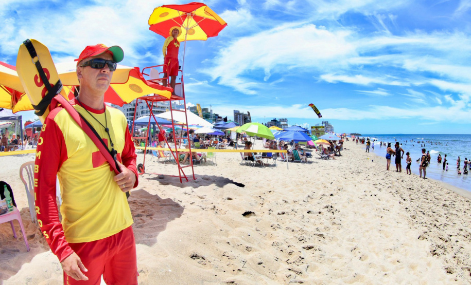 Bombeiros reforçam prevenção no Litoral durante feriado de Finados e preparam efetivo para o Verão